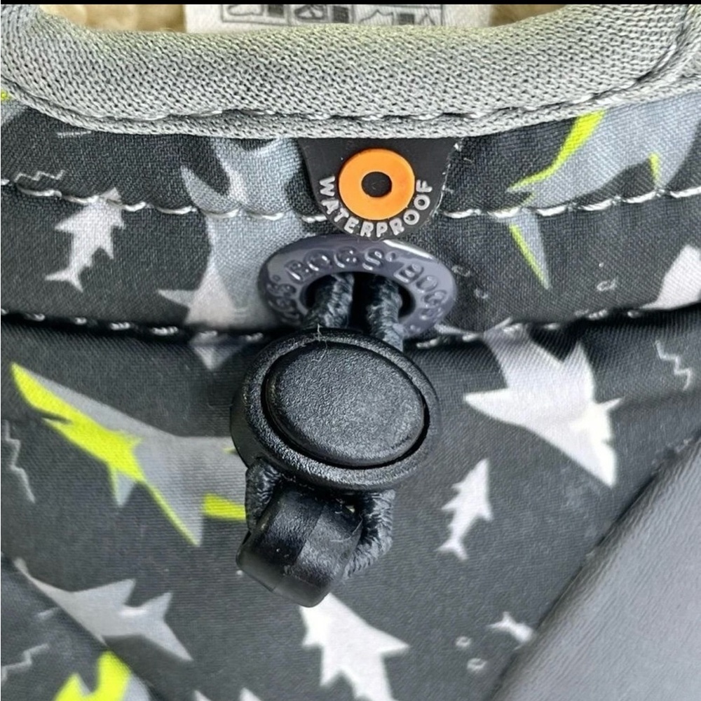 Bogs B-Smoc Kids Shark Print Waterproof Winter Boots- Toddler Size 5 - Picture 4 of 5